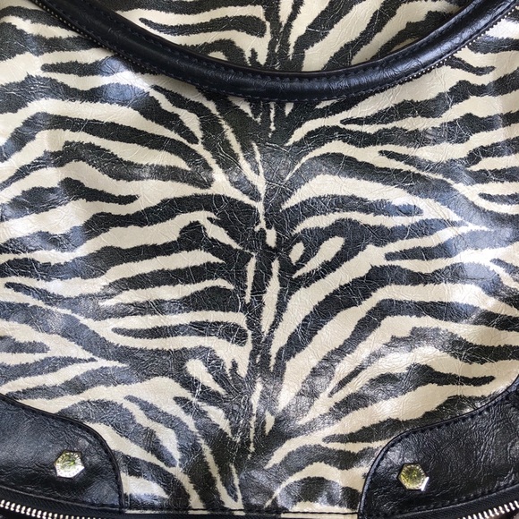 Gianni Bini Zebra Hobo ‘Maya’ Bag - Picture 13 of 14